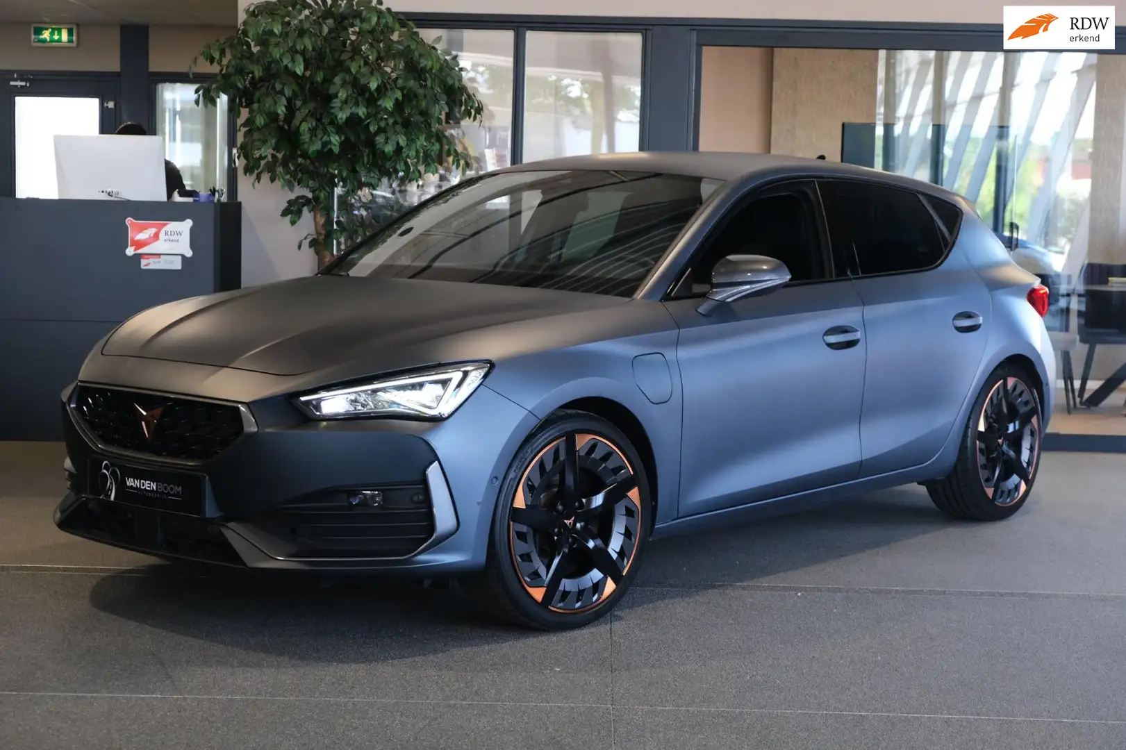 CUPRA Leon 1.4 e-Hybrid VZ Copper 245 Pk Matt Led Leder Navi Grijs - 1