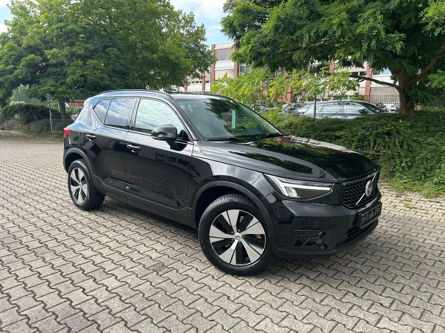 Volvo XC40 Plus Dark Recharge Plug-In Hybrid Incriptio Schwarz - 2