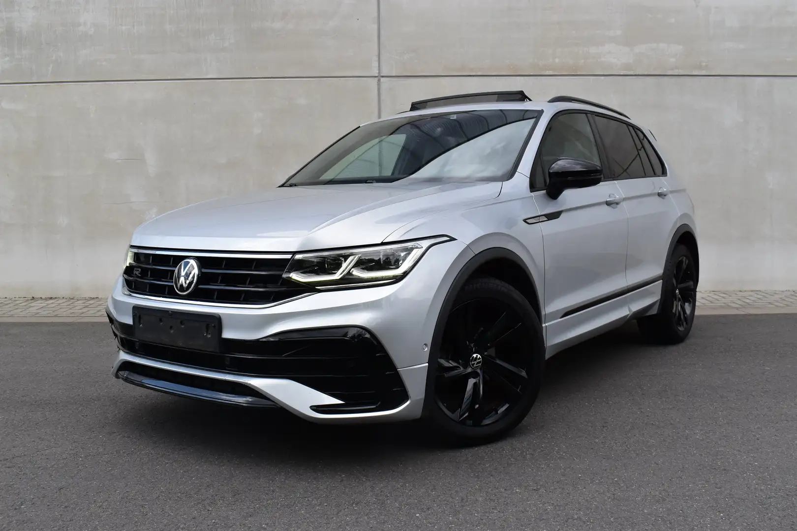 Volkswagen Tiguan 2.0 TDI R-Line *Pano* 28.842€ EXPORT 🇲🇦 - 1