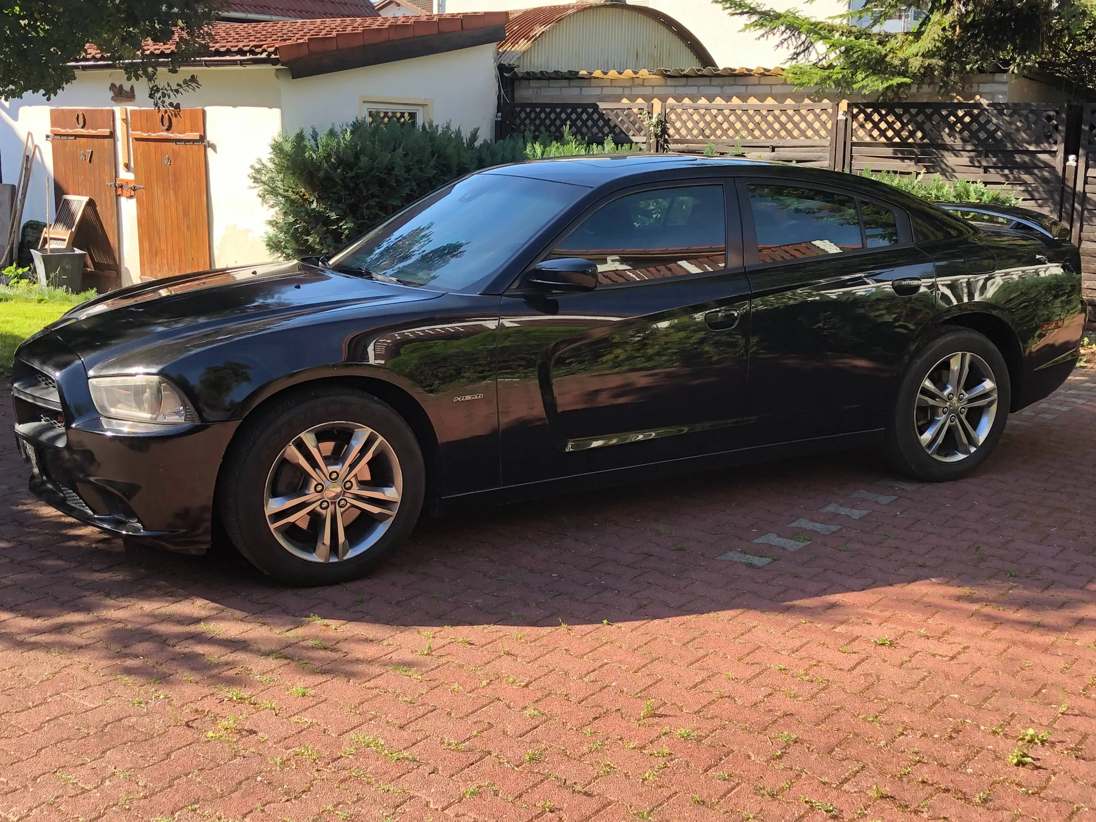 Dodge Charger RT 5,7 4x4 V8 Hemi Schiebedach / Leder Rot / Kamera/Soundpkt BEATS/LED — photo 4