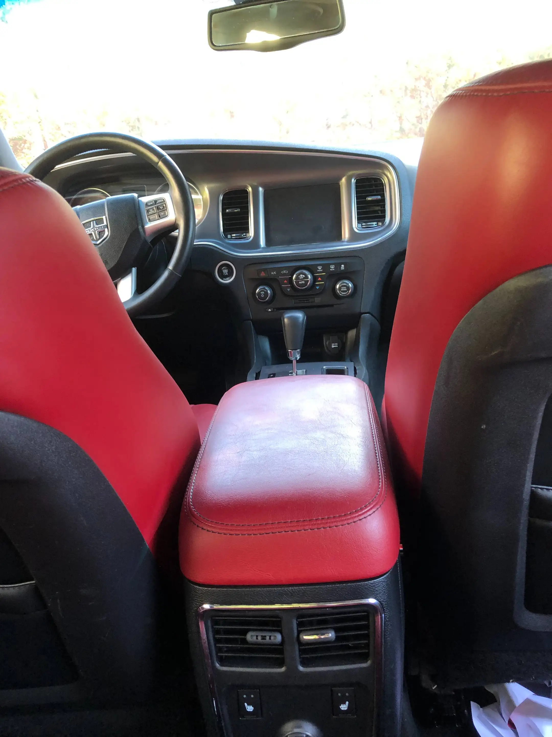 Dodge Charger RT 5,7 4x4 V8 Hemi Schiebedach / Leder Rot / Kamera/Soundpkt BEATS/LED — photo 11