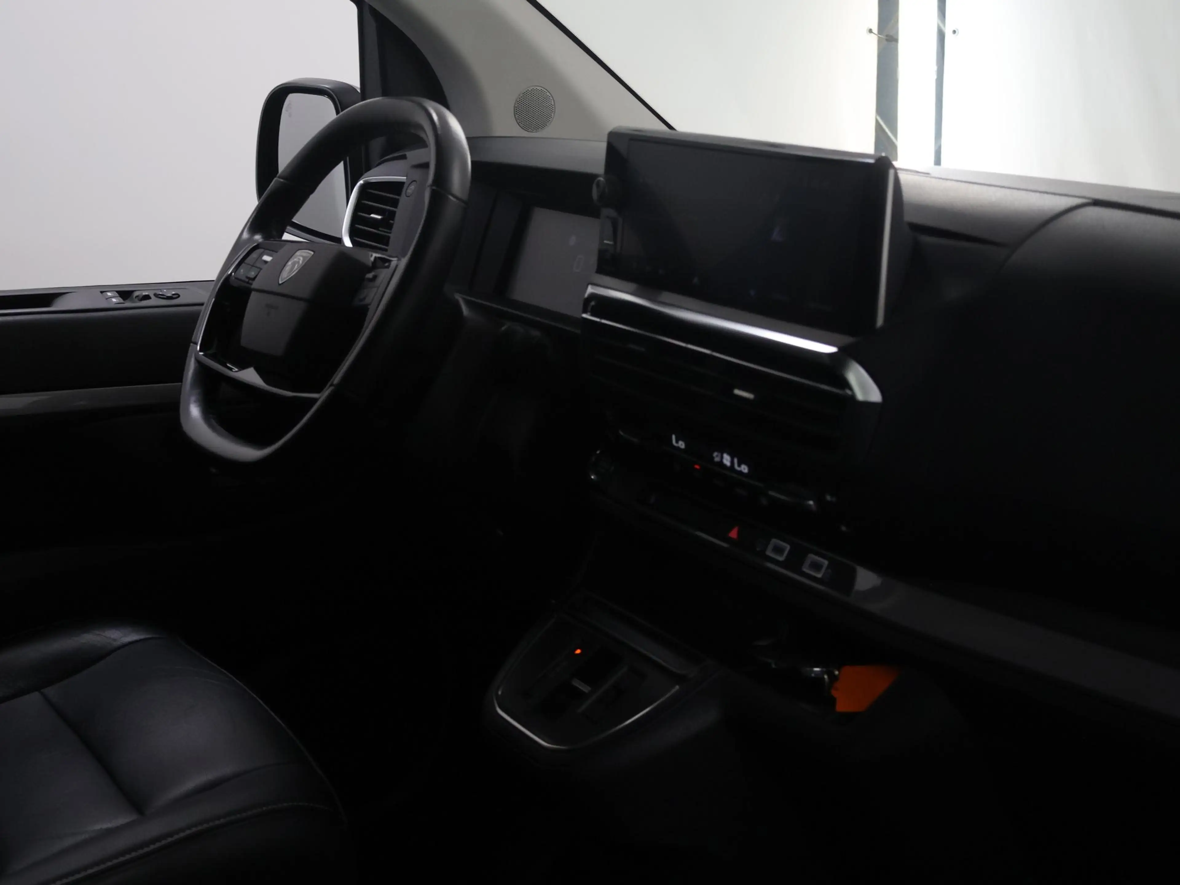 Peugeot Expert 2.0 BlueHDi 180 S&S L3 DC — photo 9