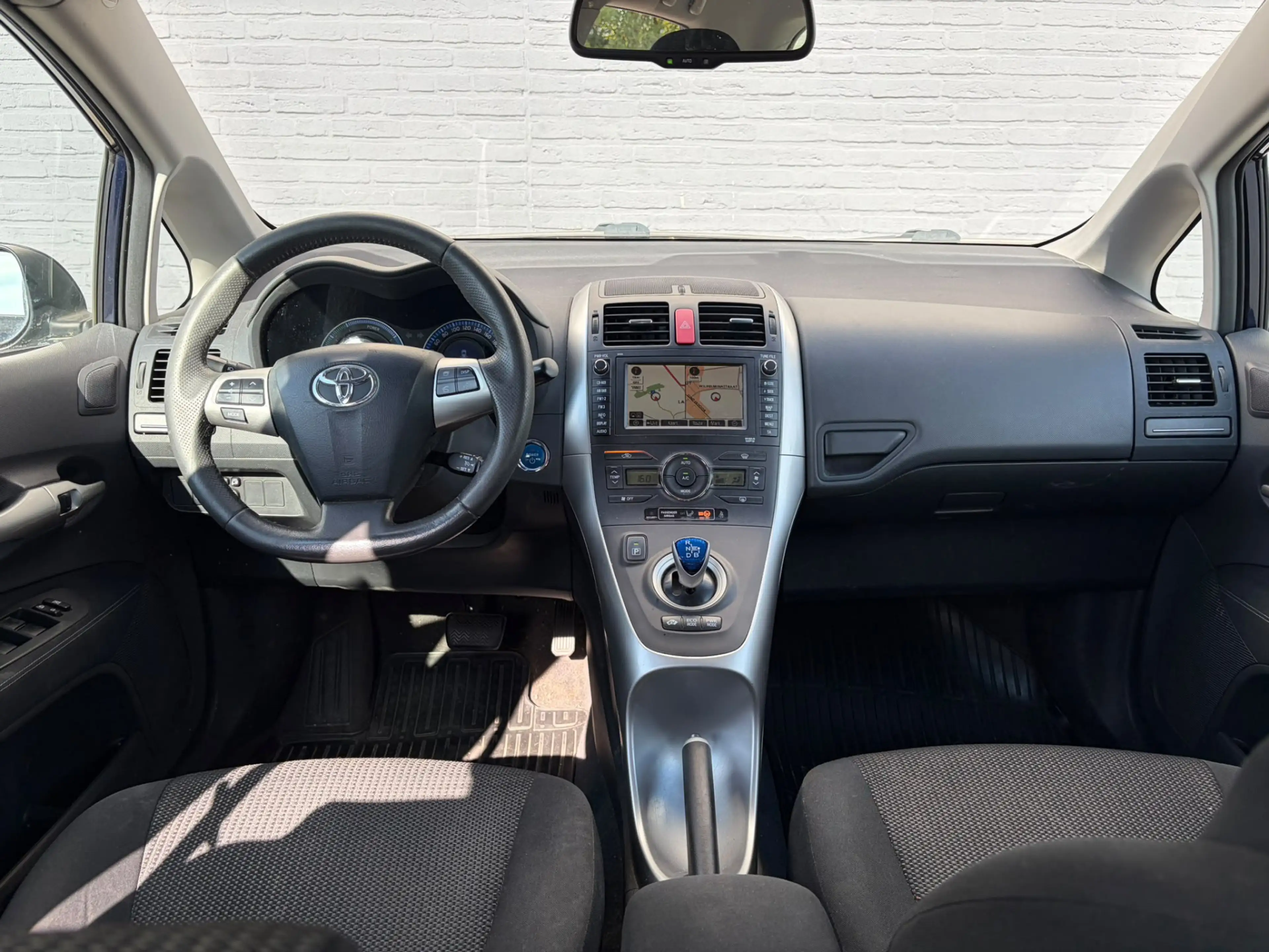 Toyota Auris 1.8 Full Hybrid Camera CruiseControl Usb Ecc Elek. — photo 3