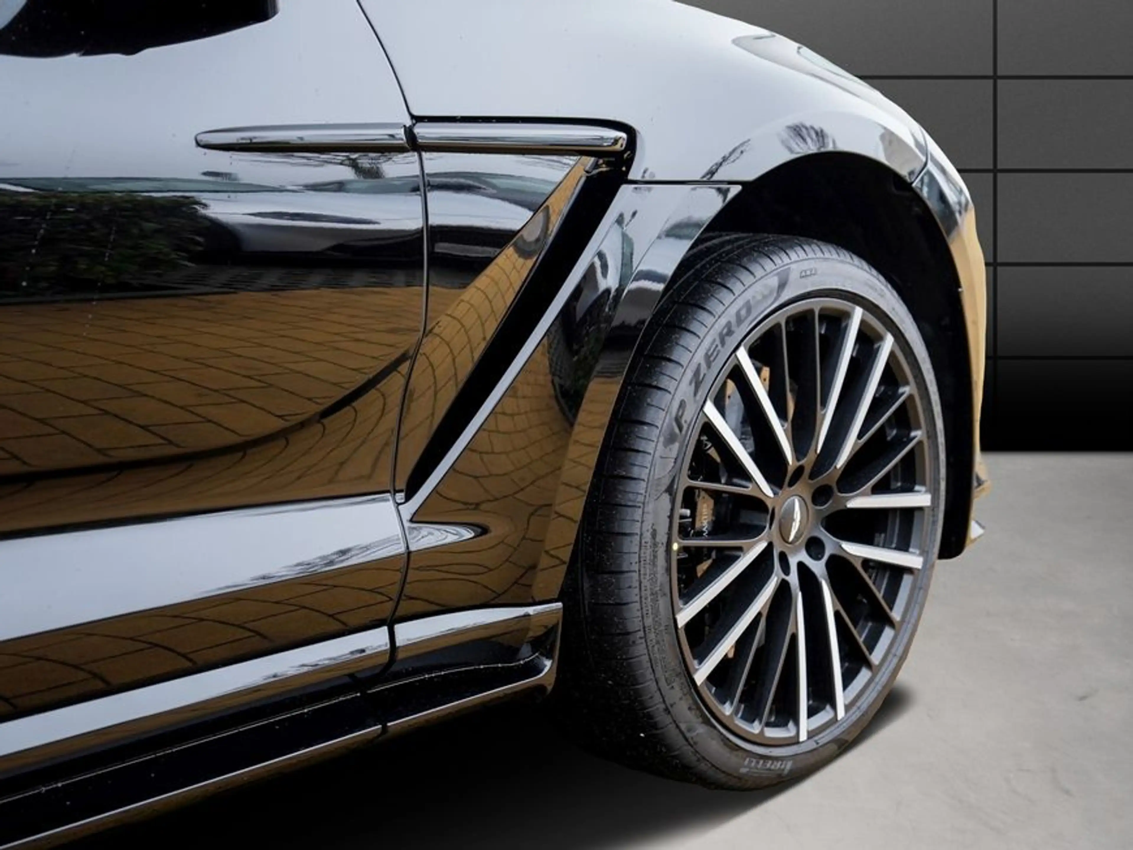 Aston Martin DBX 707 MJ 2025 — photo 9