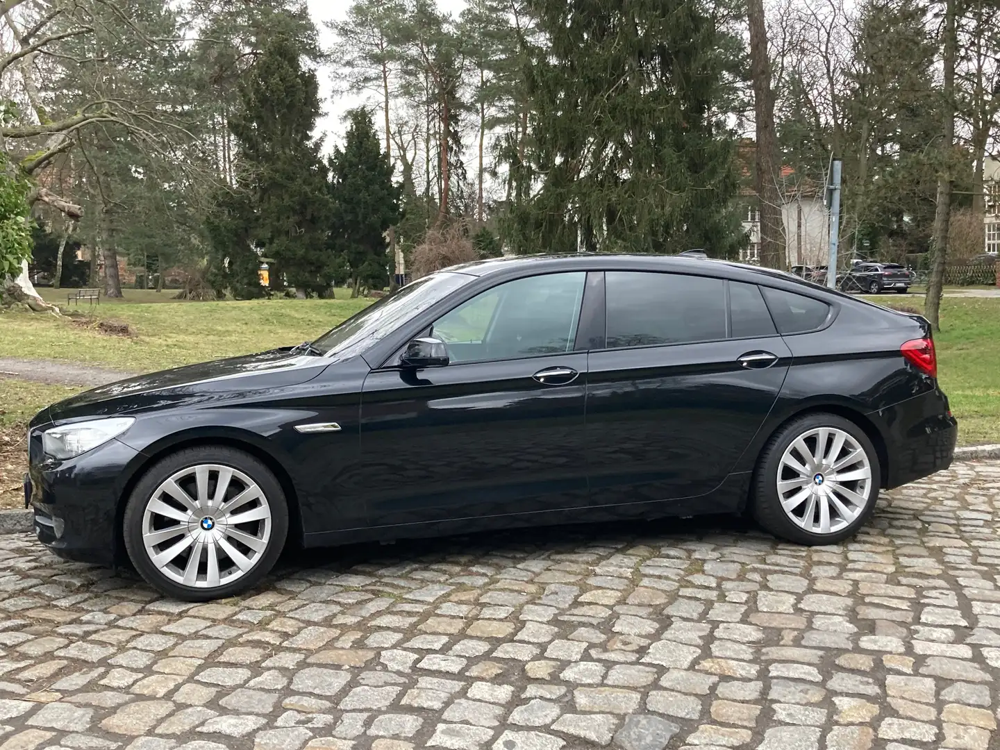 BMW 550 5er Gran Turismo 550i xDrive Gran Turismo Černá - 1