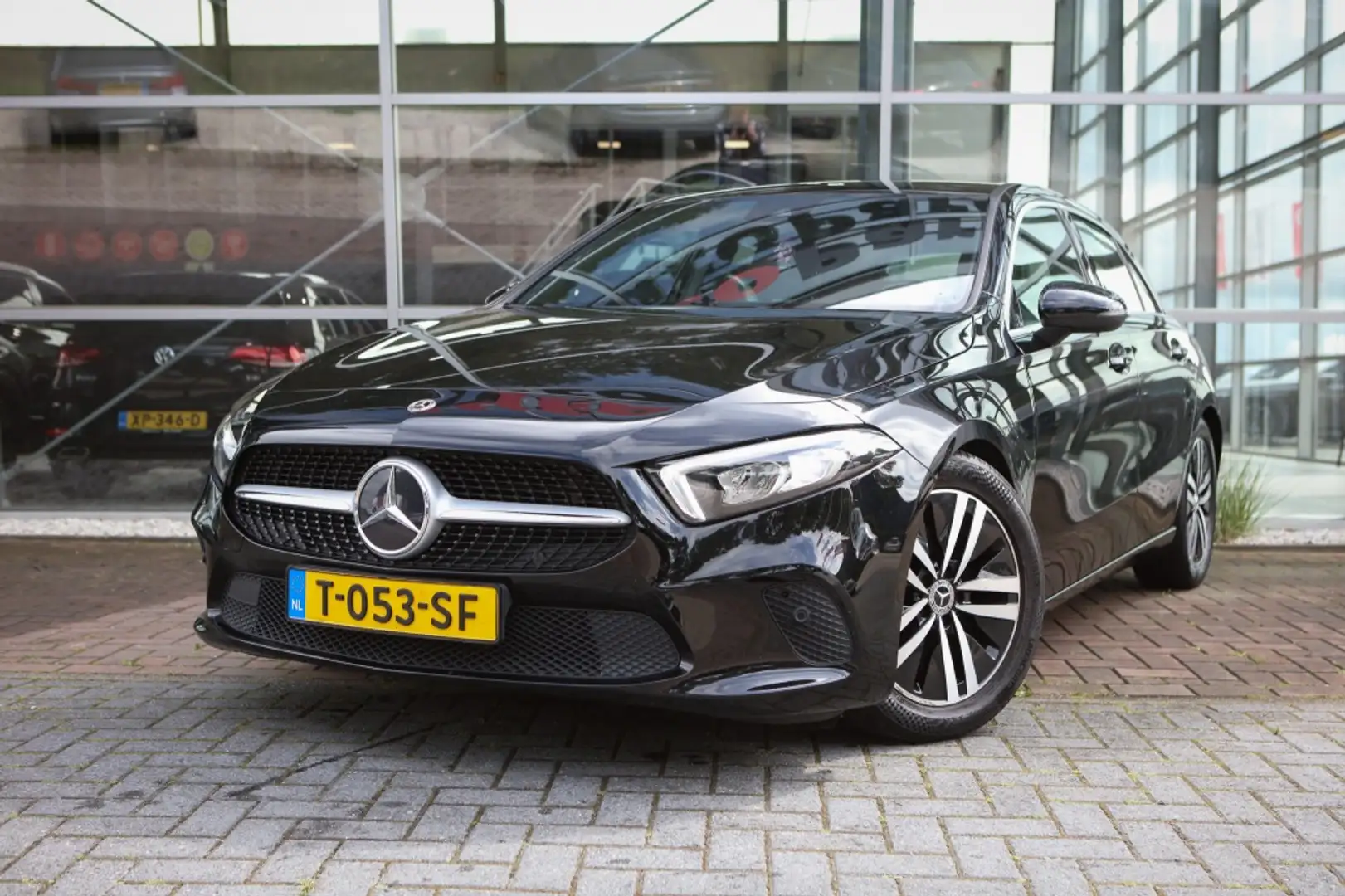 Mercedes-Benz A 200 Premium Plus Schwarz - 1