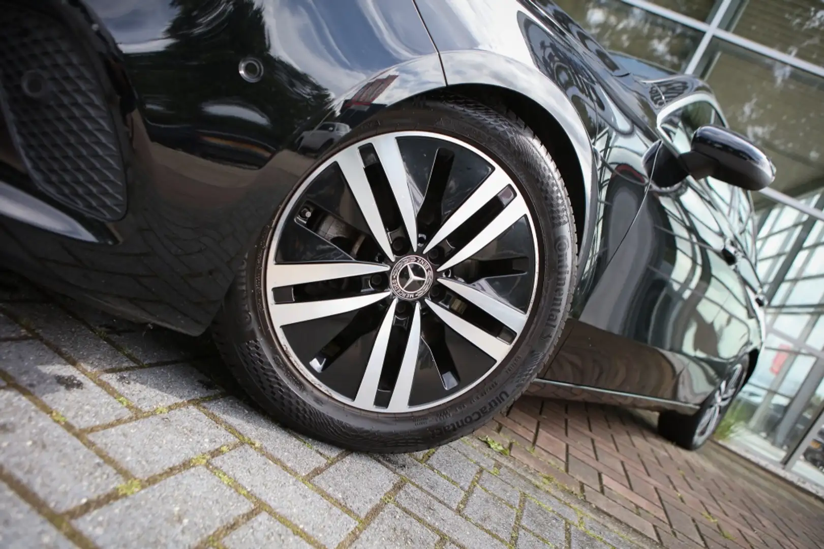 Mercedes-Benz A 200 Premium Plus Schwarz - 2