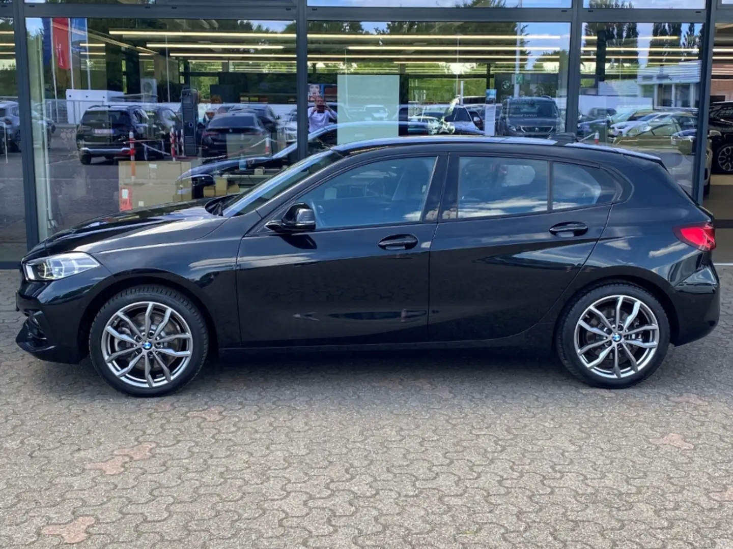 BMW 120 i Sport Line Sportsitze Lordose Sitzheizung f. Fah Schwarz - 2