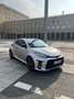 Toyota Yaris GR mit HPP Pearl White / Silber foliert / Milltek - thumbnail 3