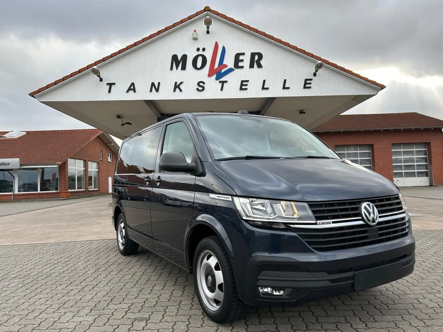 Volkswagen T6.1 Multivan 6.1 2.0 TDI 4x4 / Navi AHK Blau - 1