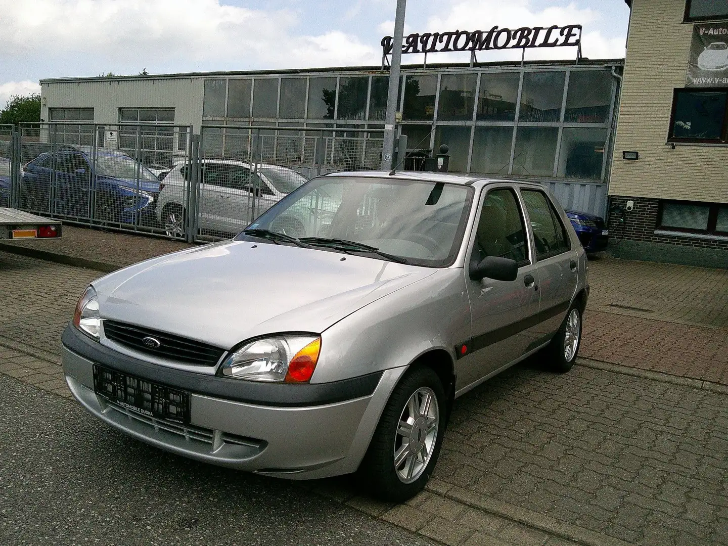 Ford Fiesta Nur 96.000 KM Silber - 1