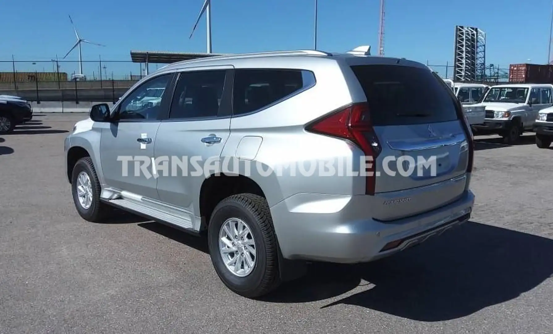 Mitsubishi Montero GLX  - EXPORT OUT EU TROPICAL VERSION - EXPORT OUT Silber - 2