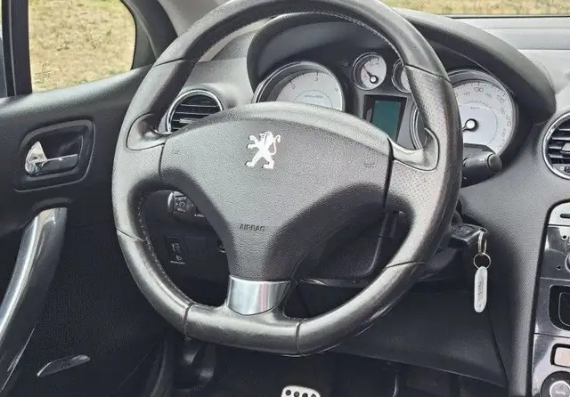 Peugeot 308 view 11
