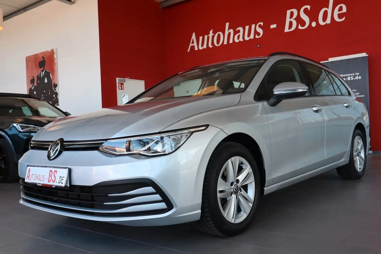 Volkswagen Golf VIII Variant Life eTSI,PDC,Navi,LED,AHK,1Hd Silber - 1