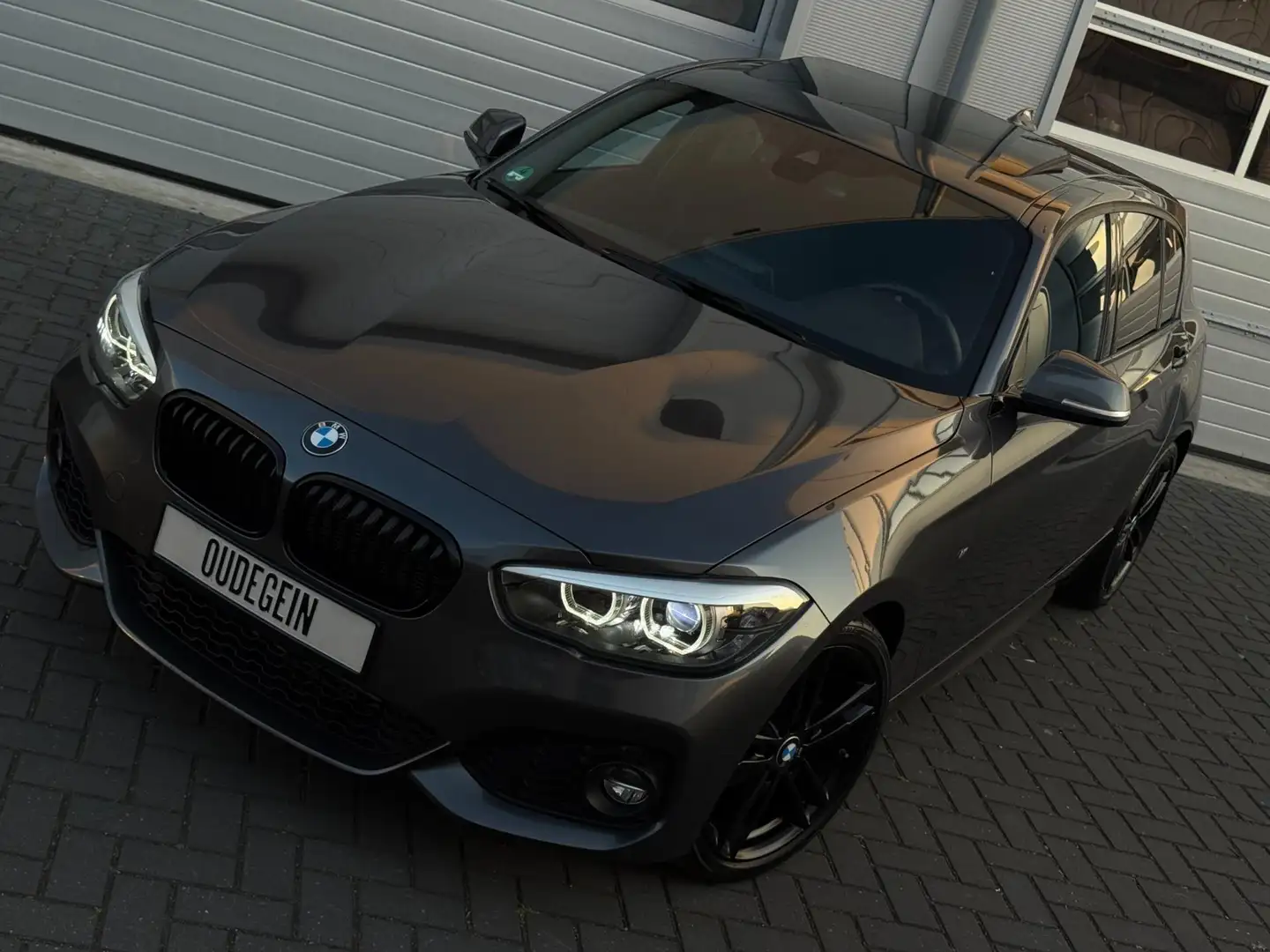 BMW 118 1-serie 118i Edition M Sport Shadow Edition / Open Grijs - 2