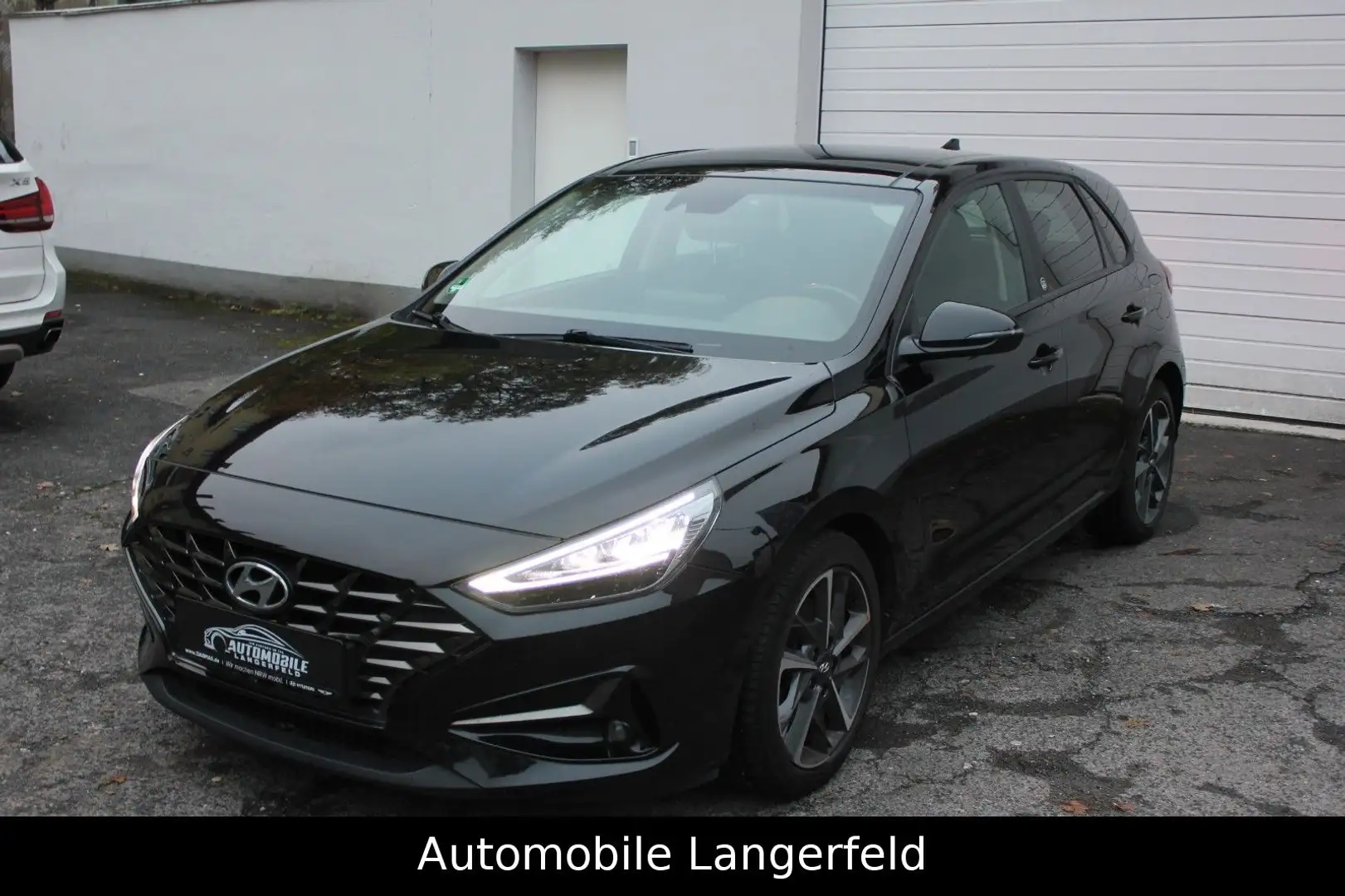 Hyundai i30 Edition 30+ PANO KEYLESS NAVI SHZ TEMPOMAT Noir - 2
