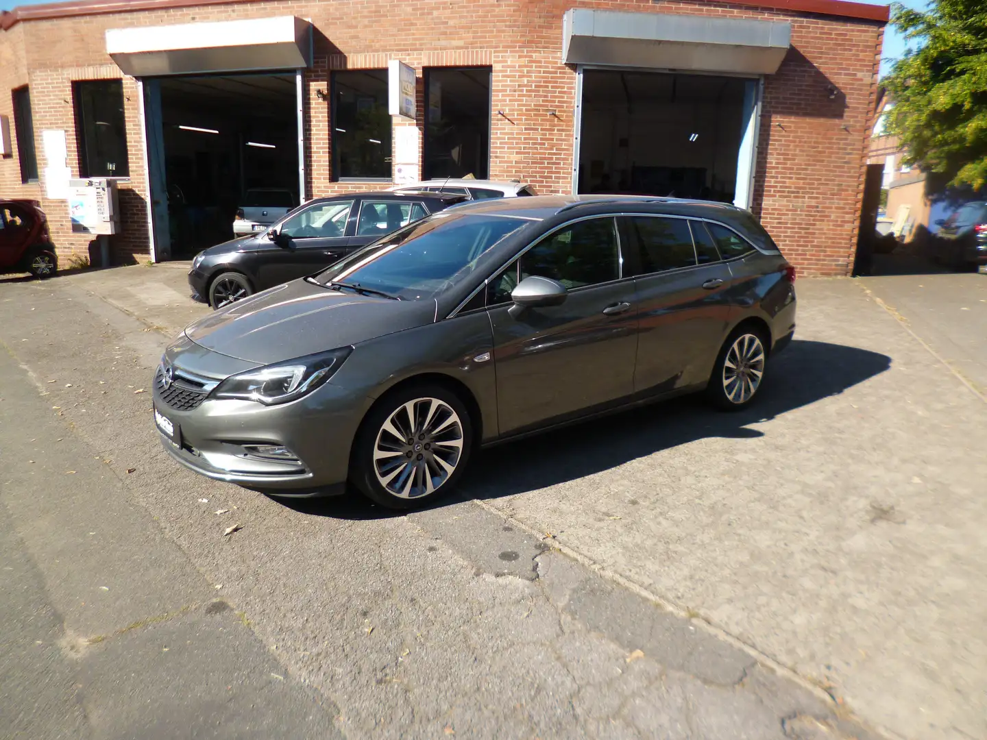 Opel Astra 1.4 Turbo Start/Stop Sports Tourer Dynamik Grau - 1