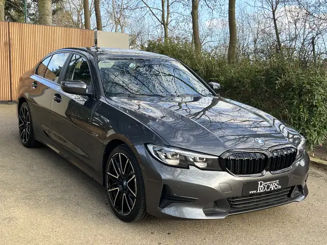 BMW 330 ea Led-Prof-Cockpit Pro-Verw.Sportzet-Leer-Cam-19"