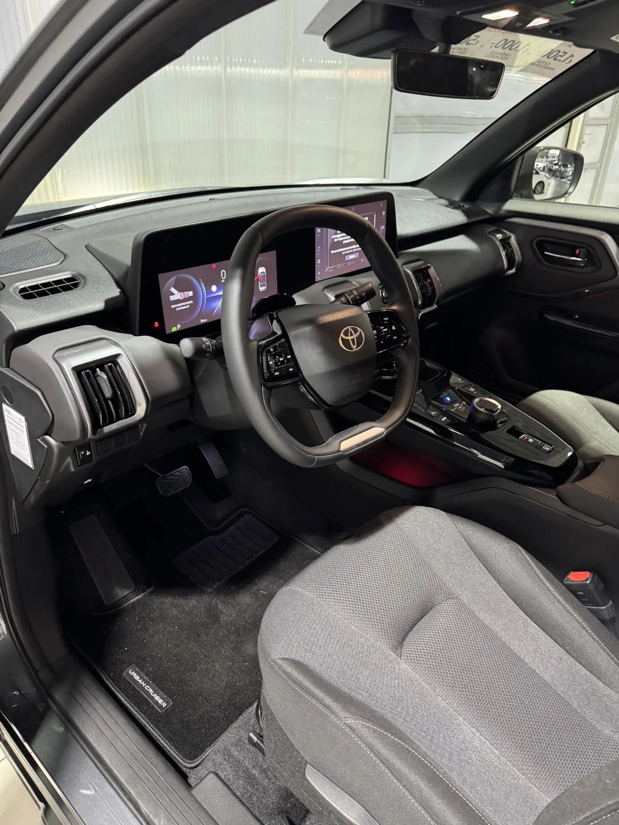 Toyota Urban Cruiser Dynamic 61 kWh | Snel leverbaar | — photo 5