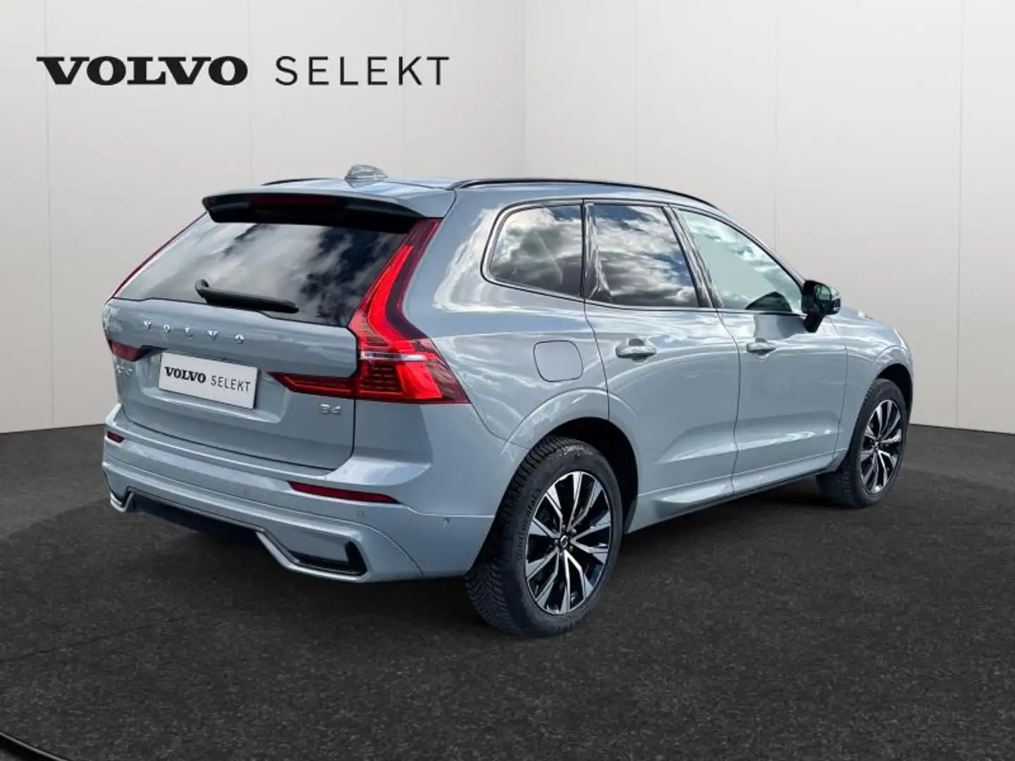 Volvo XC60 B4 Plus Dark / Essence Grau - 2