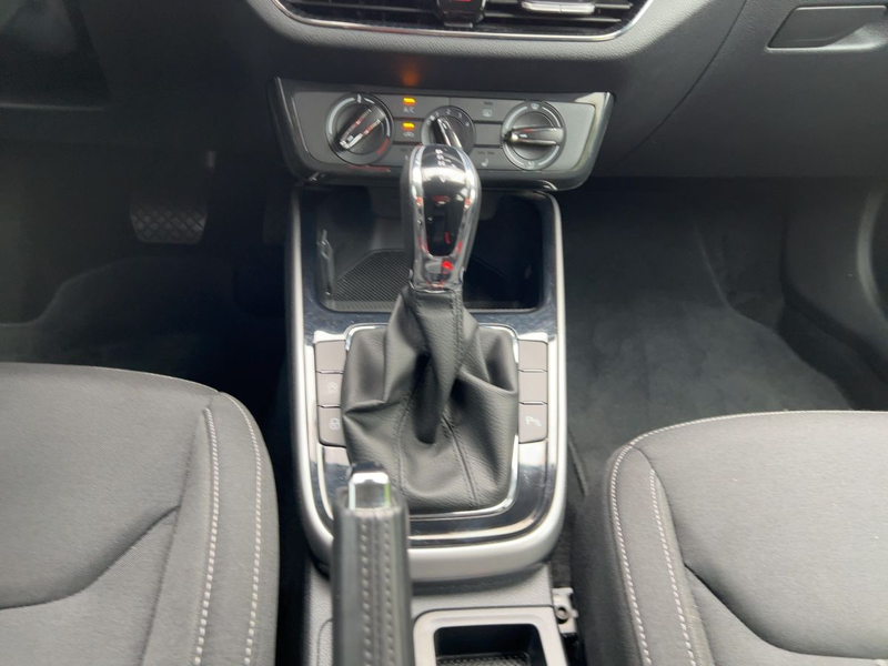 Skoda Fabia Style 1.0TSI DSG Sitzheizung Einparkkamera — photo 9