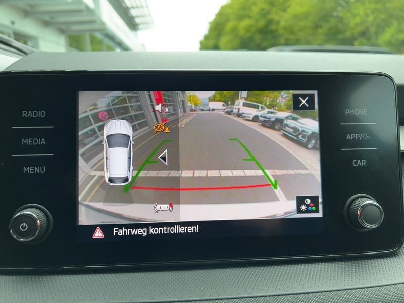 Skoda Fabia Style 1.0TSI DSG Sitzheizung Einparkkamera — photo 15