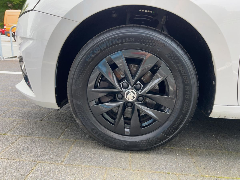 Skoda Fabia Style 1.0TSI DSG Sitzheizung Einparkkamera — photo 11
