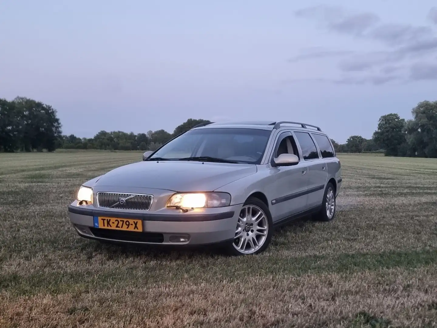 Volvo V70 2.3 T-5 Comfort Line Grigio - 2