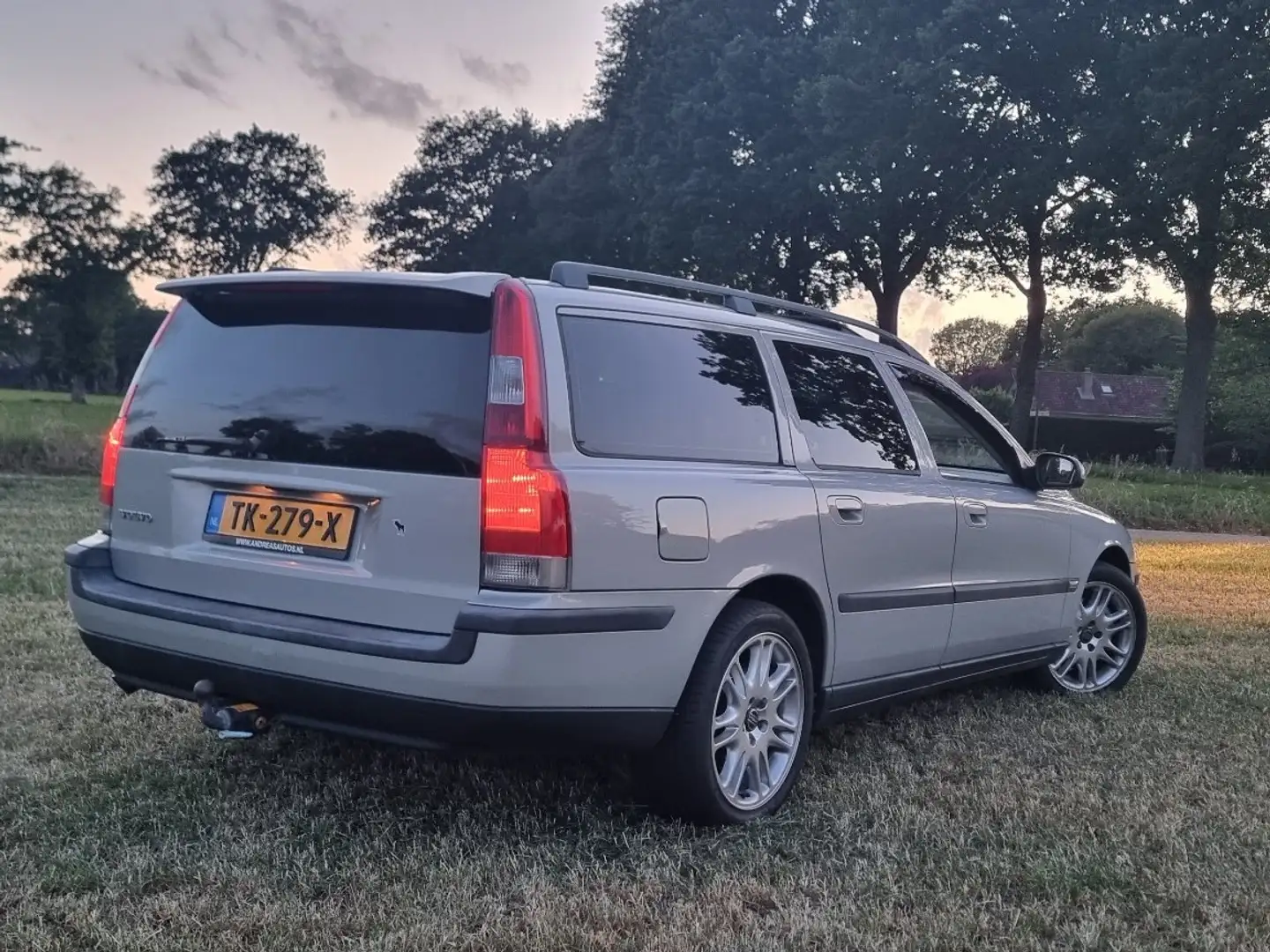 Volvo V70 2.3 T-5 Comfort Line Grigio - 1