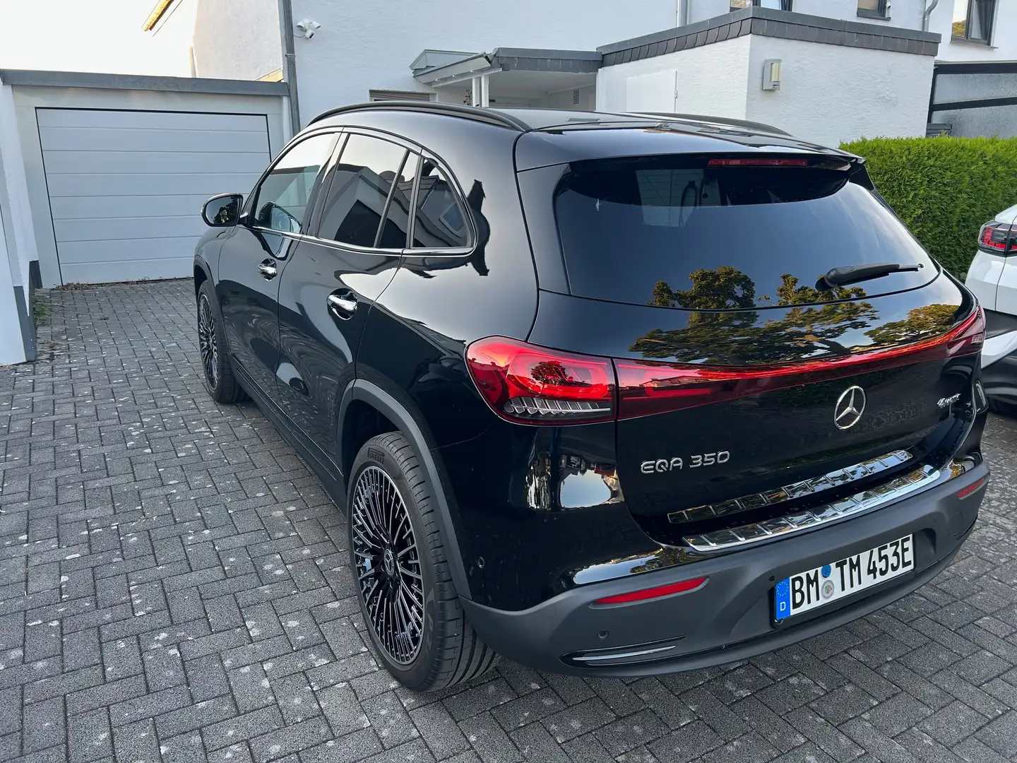 Mercedes-Benz EQA 350 EQA 350 4Matic/AHK/Distronic/360°/AMG-20Zoll Schwarz - 2