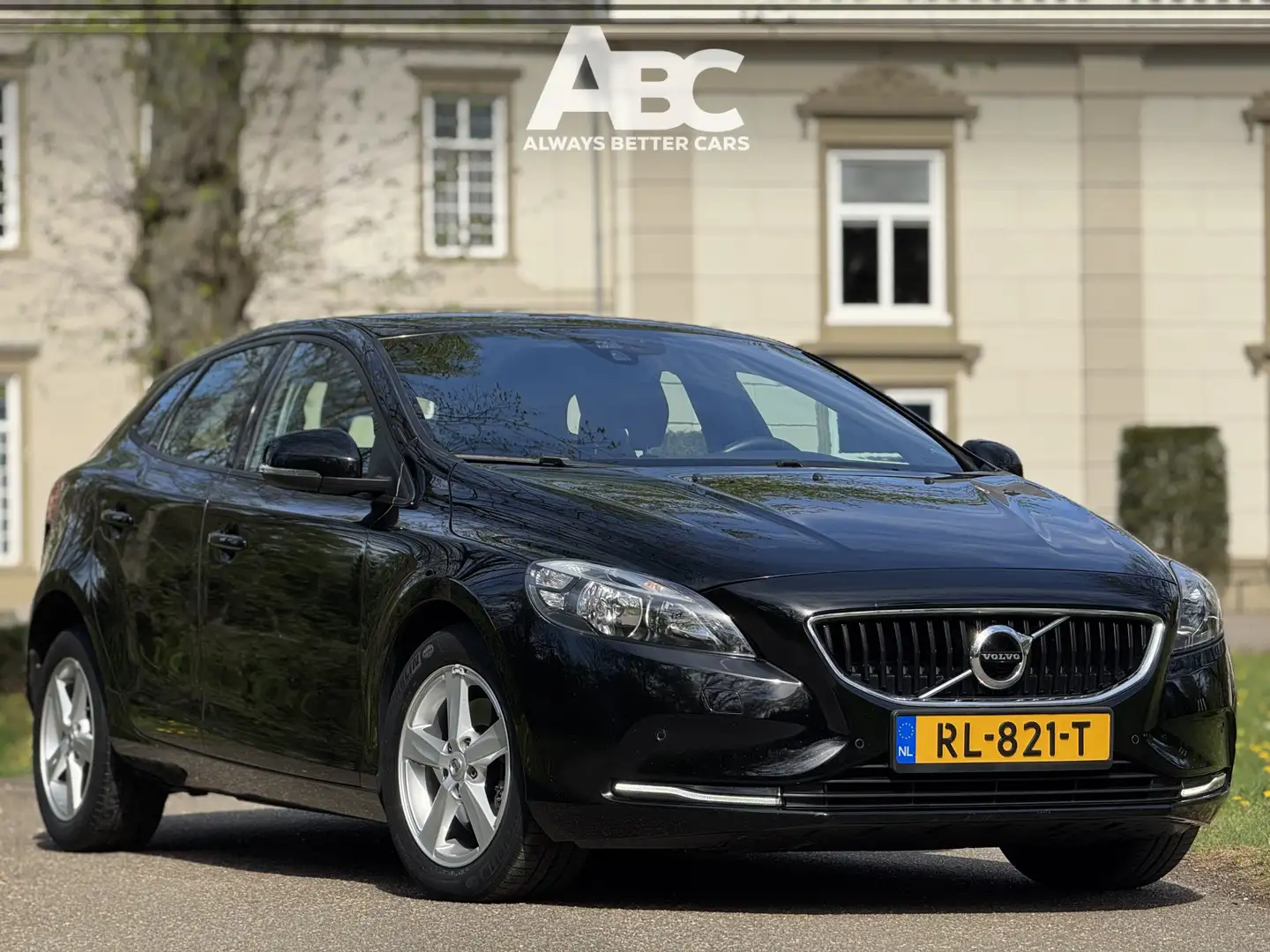 Volvo V40 2.0 T2 Inscription Fekete - 1