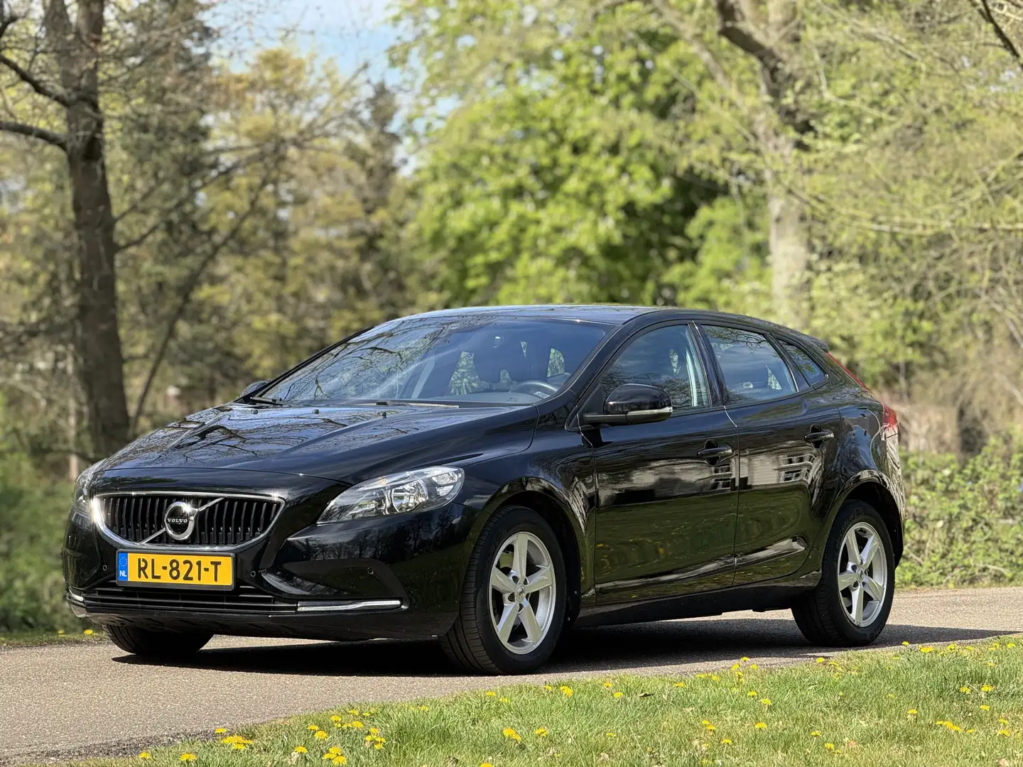 Volvo V40 2.0 T2 Inscription Fekete - 2