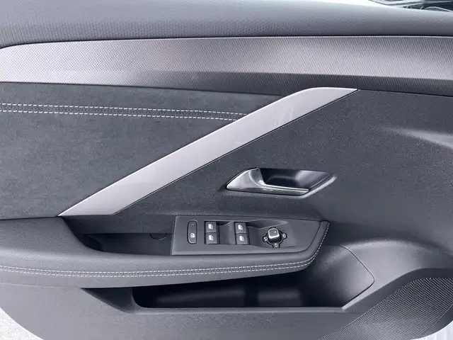 Opel Astra view 11