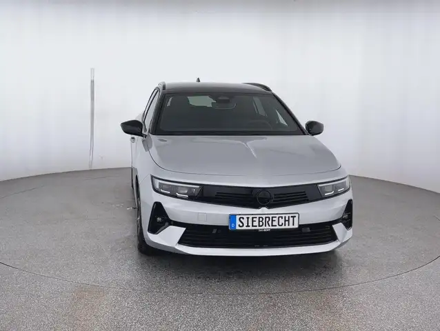 Opel Astra view 2