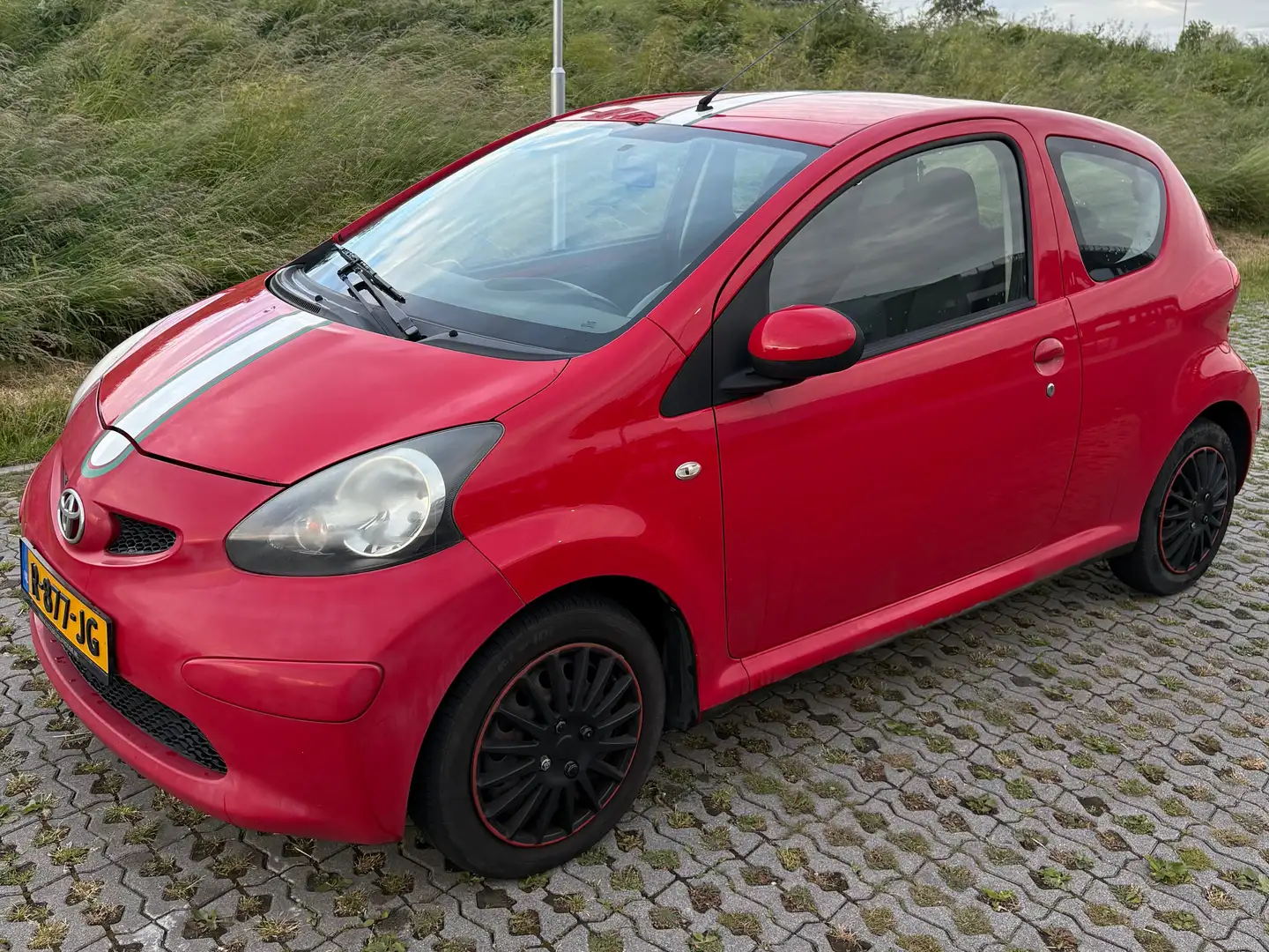 Toyota Aygo Aygo 1.0-12V Rood - 2
