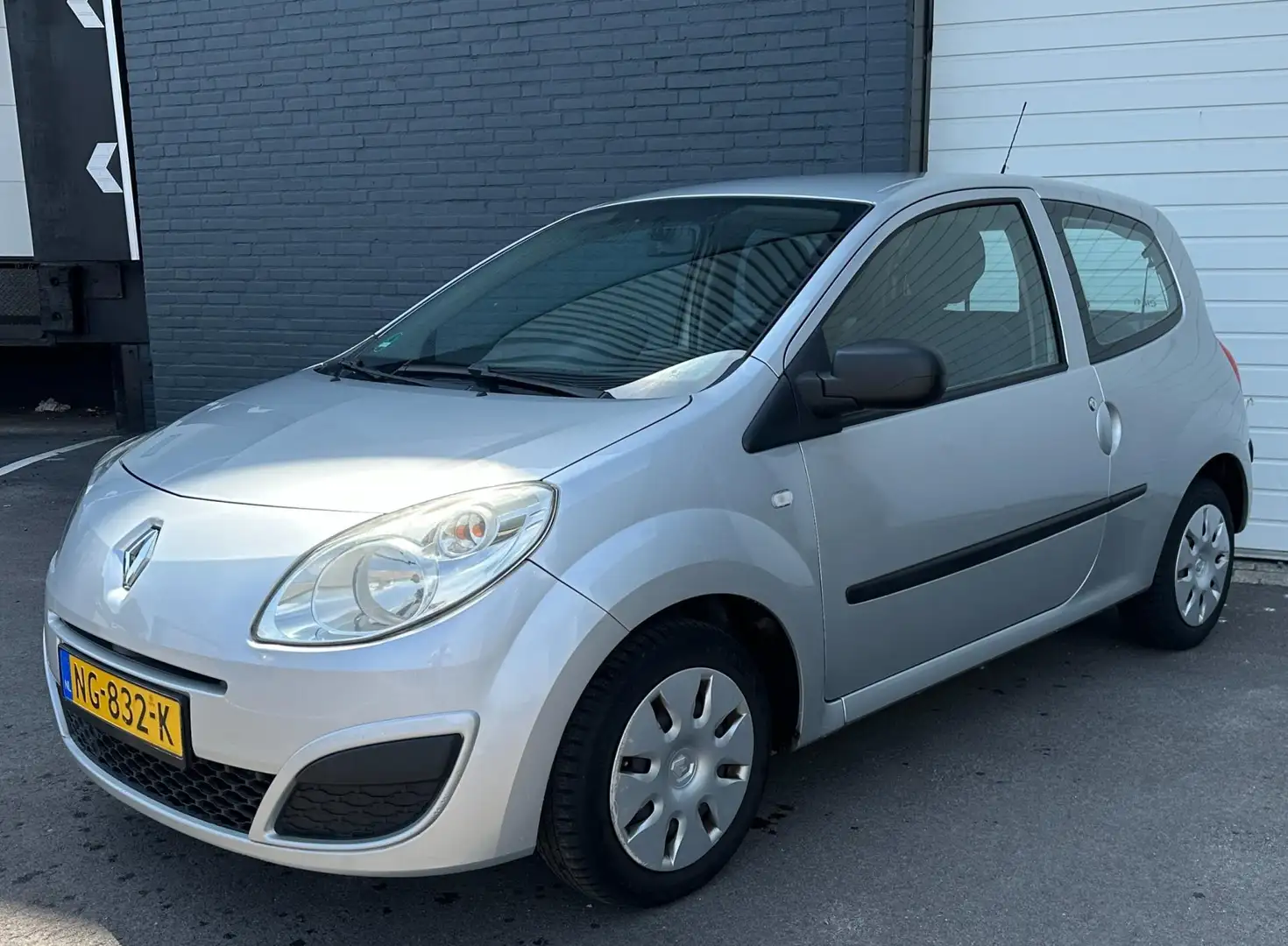 Renault Twingo 1.2 Authentique ELKPAKKET/ZUINIG/RIJDTENSCHAKELT G Grau - 2
