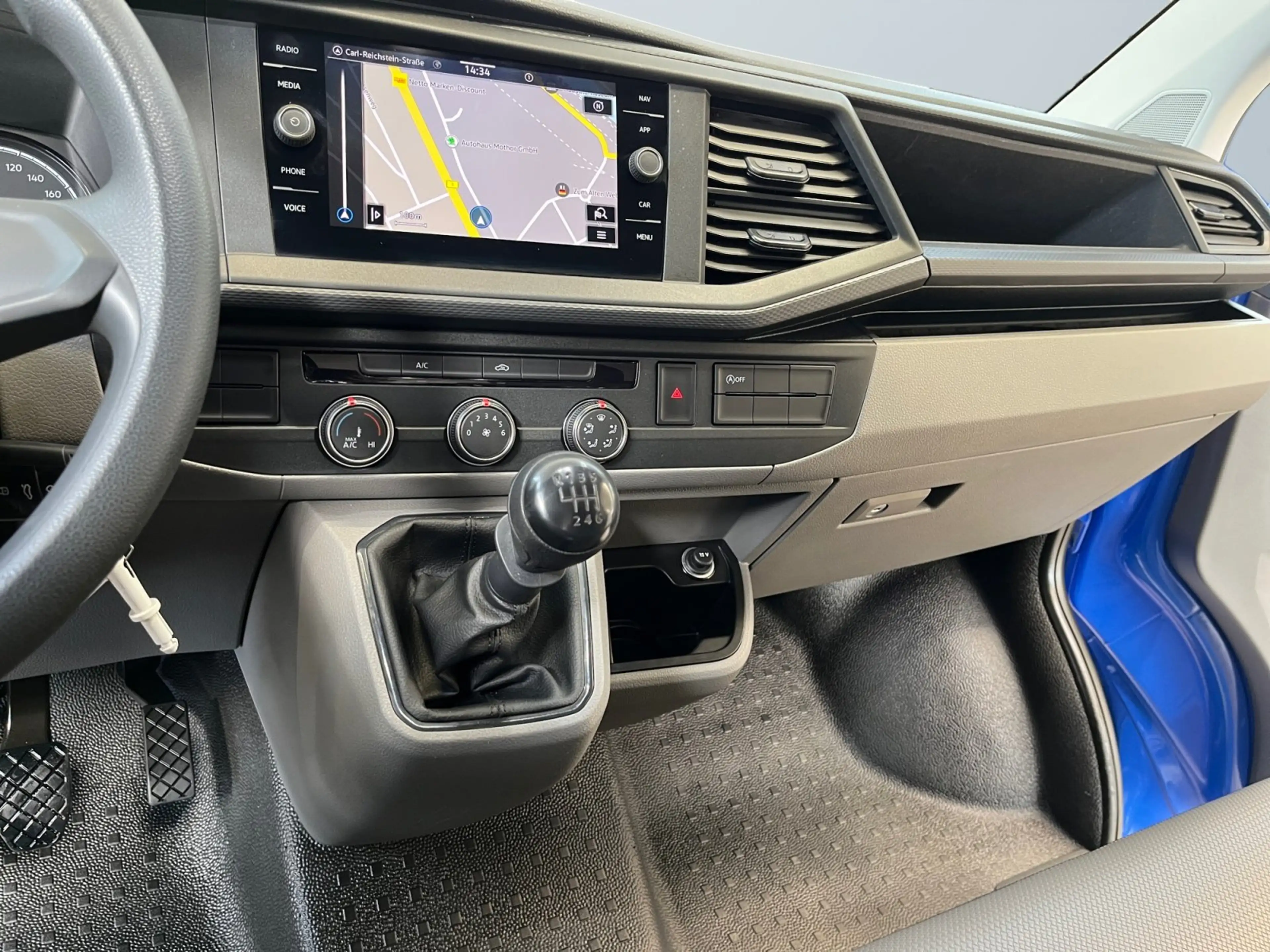 Volkswagen T6.1 Transporter Kombi 2.0 TDI lang Klimaanlage — photo 9
