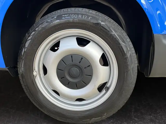 Volkswagen Transporter view 15