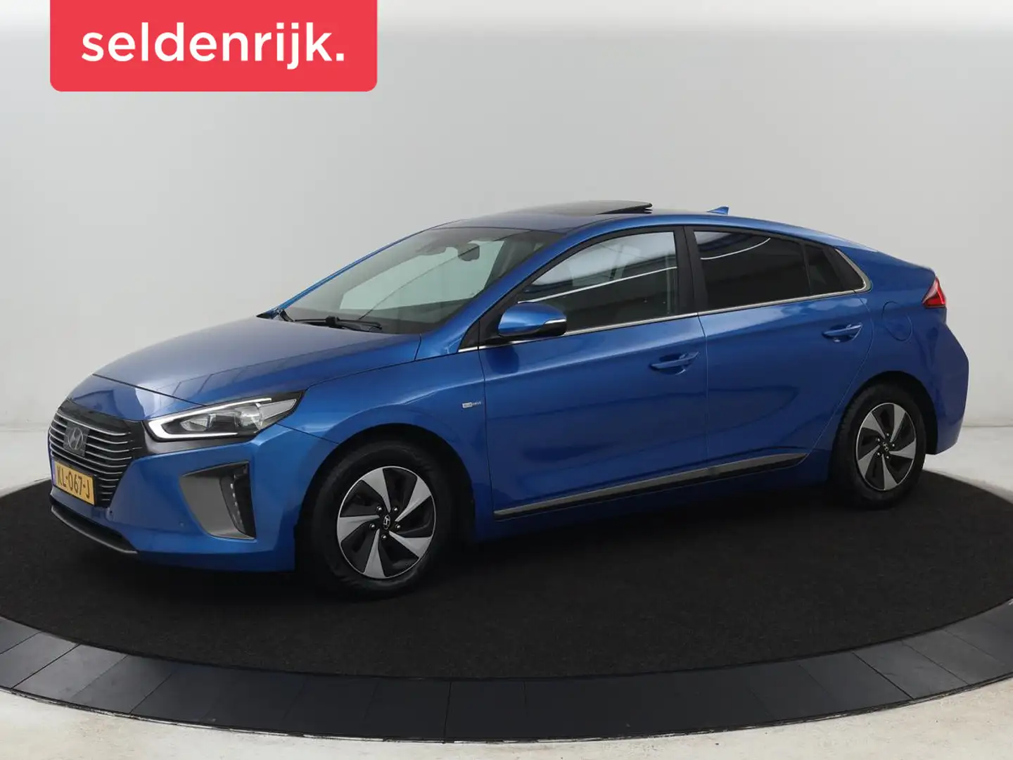 Hyundai IONIQ 1.6 GDi First Edition | Schuifdak | Leder | Stoelv Blau - 1