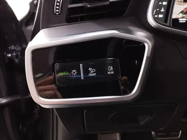 Audi A6 view 11