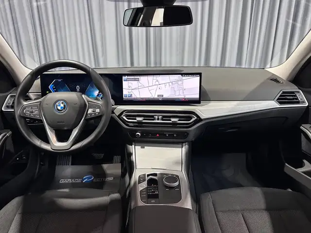 BMW 3 Series view 12
