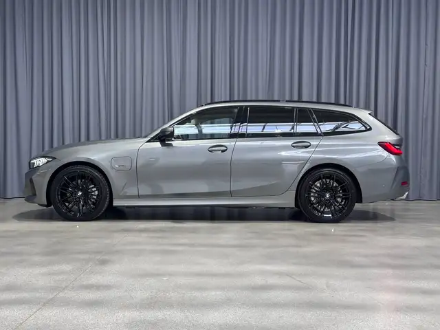 BMW 3 Series view 2