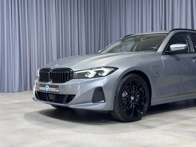 BMW 3 Series view 6