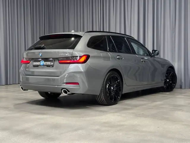 BMW 3 Series view 3