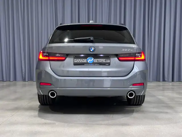 BMW 3 Series view 4