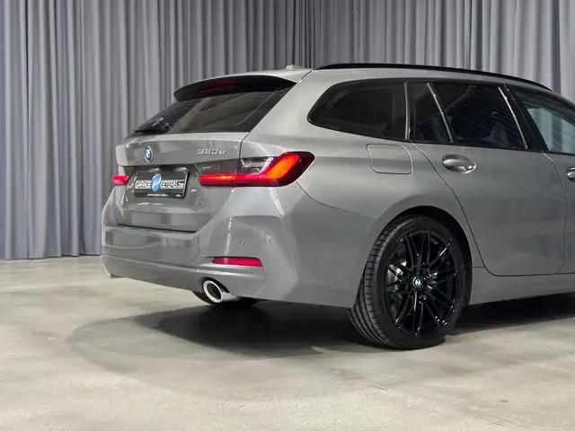 BMW 3 Series view 9