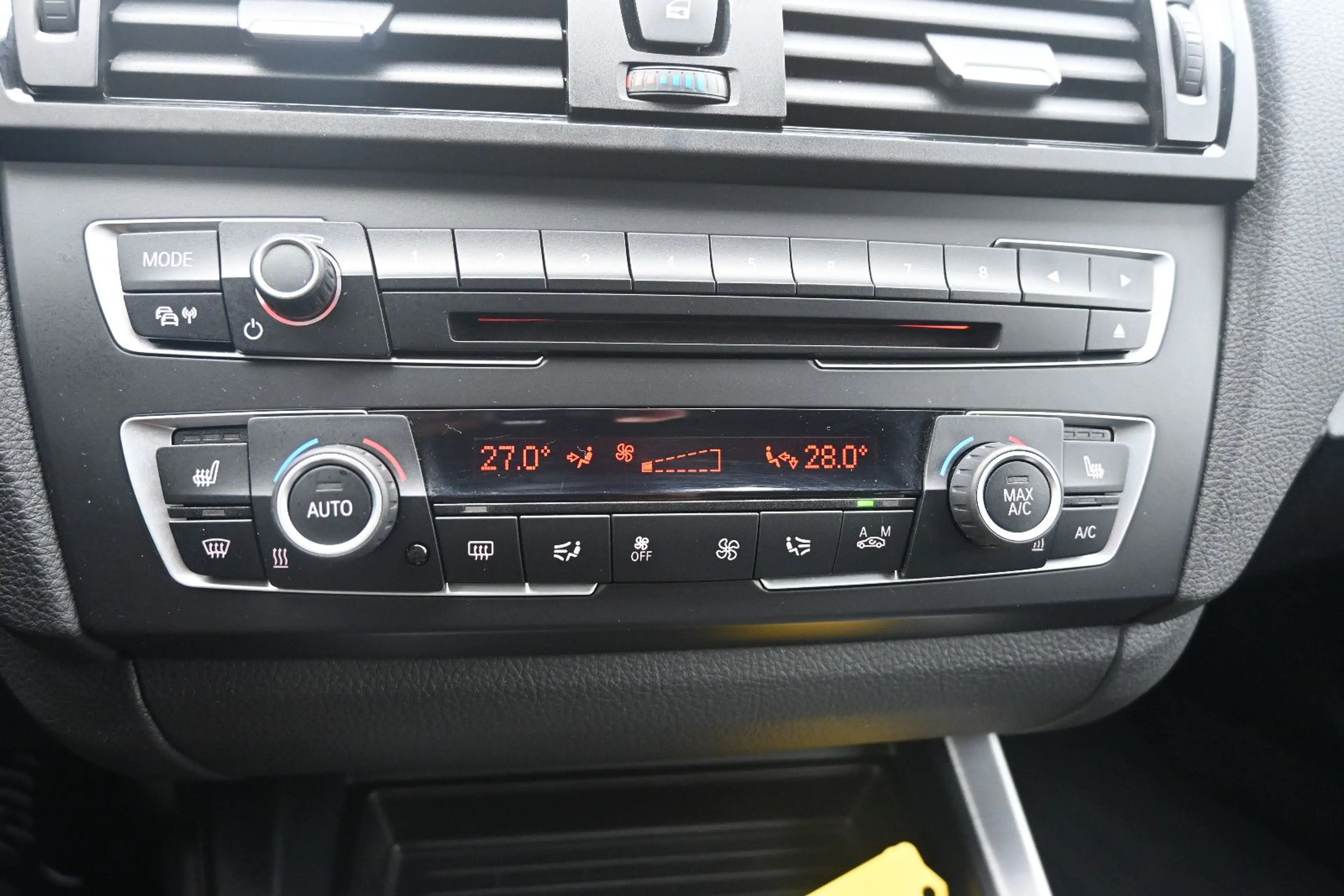 BMW 116 i Limousine Sportline*Erst 44000km*1.Hand — photo 15