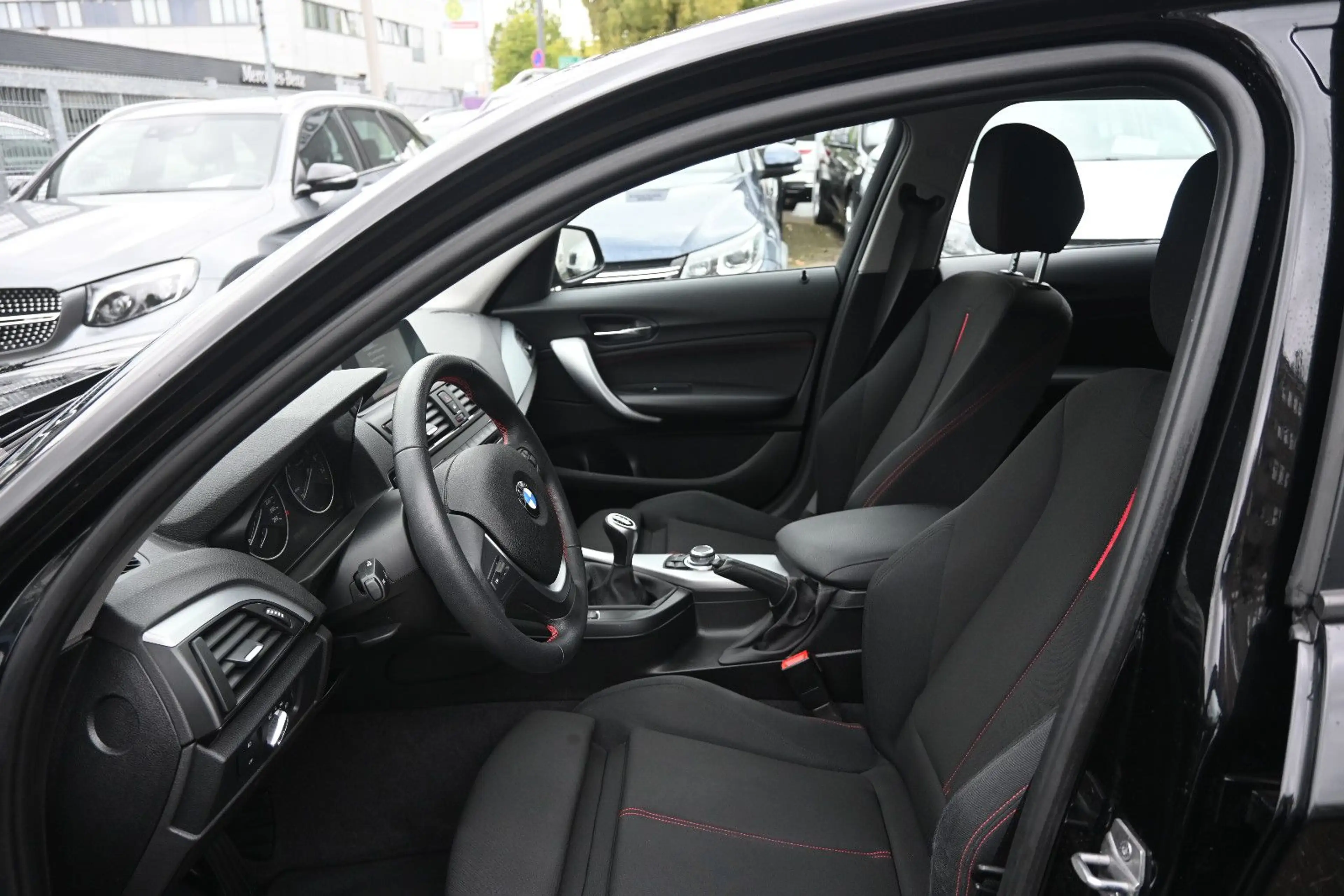 BMW 116 i Limousine Sportline*Erst 44000km*1.Hand — photo 10