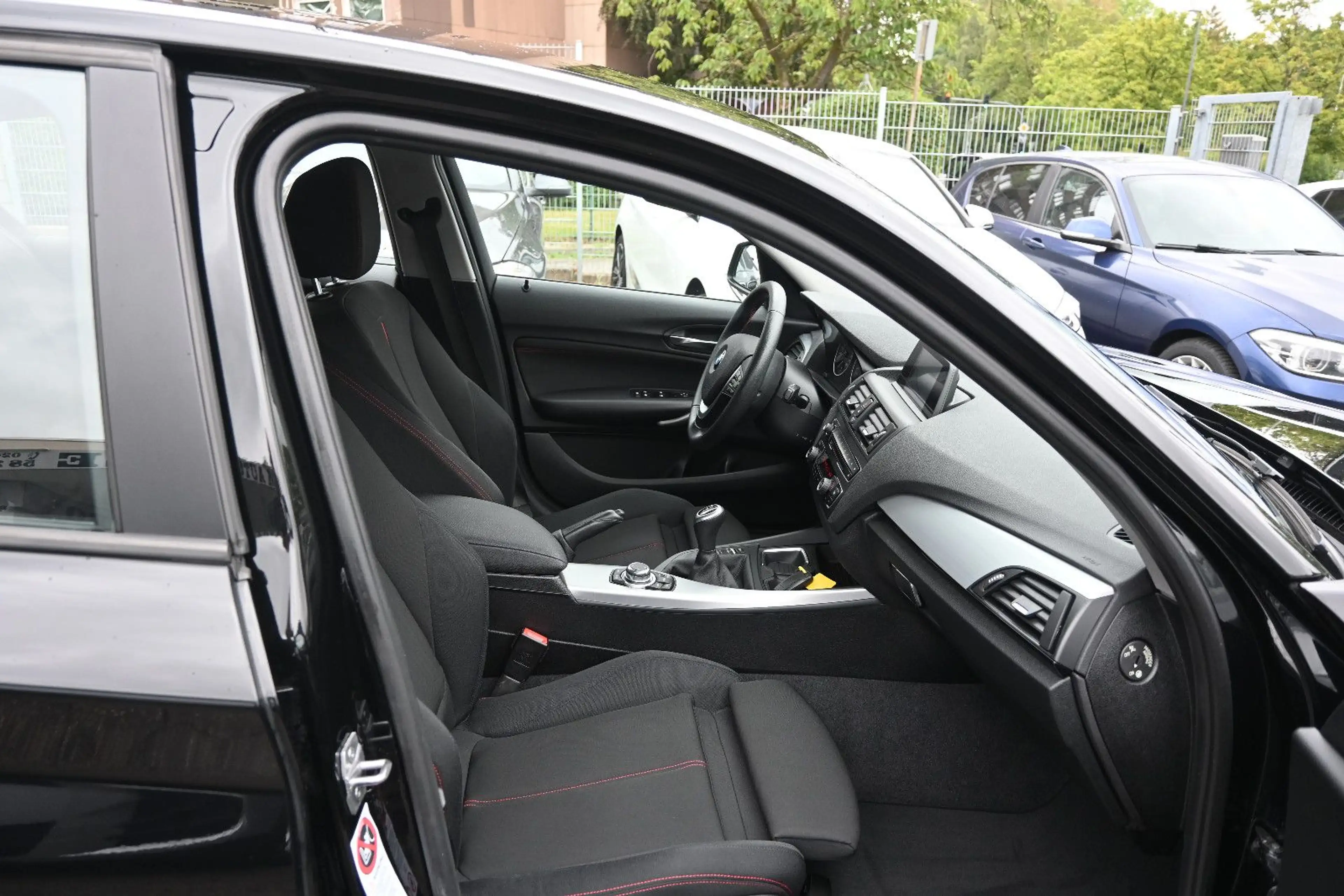 BMW 116 i Limousine Sportline*Erst 44000km*1.Hand — photo 11