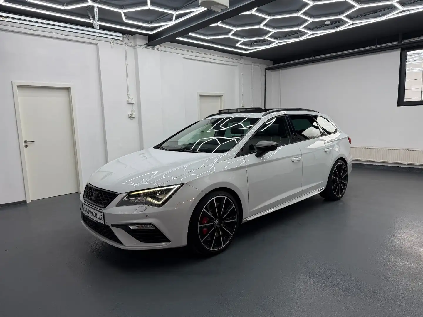 SEAT Leon ST Cupra 300 4Drive *PERFOMANCE*PANO*R.KAM* Weiß - 1